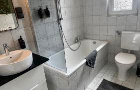 Apartment 2- Modernes Studio in Duisburg Meiderich, 4,7 km Hbf, U-Bahn 250m, Flughafen Düsseldorf 28 km, Landschaftspark 2,9 km, 5 Gehminuten von Herzklinik entfernt - Foto 8