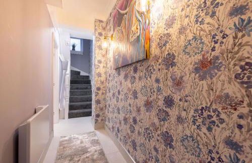 The Secret Garden, Donaghadee - The Hideaway - Stylish 5-Beds, and Lavish 3-Bedrooms - Guests 7 - Super Fast Speed Wi-FI - Foto 37