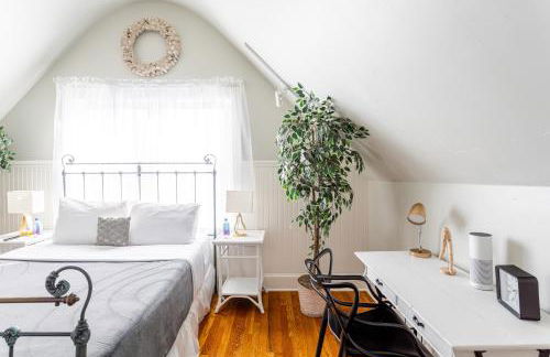 Charming 2BR Getaway with Modern Comforts - Foto 71