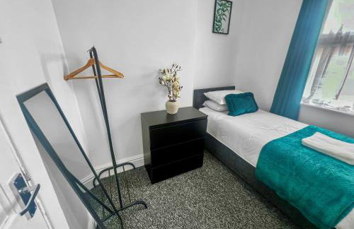 Stylish House Near Hospital with Free Parking - Foto 39