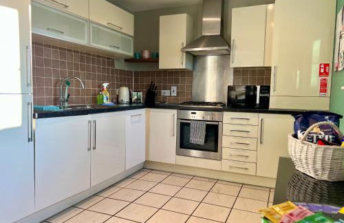 The Orchid-Central Beeston-Private Apartment-SmartTV-Free Wi-Fi-Tram-Parking - Foto 3