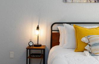 Modern DT Home-King size Bed-Patios-Long Stays-WiFi - Foto 50