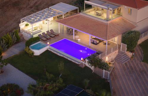 Alba Bianca Villa, Family Retreat with Heated Pool By ThinkVilla - Foto 16