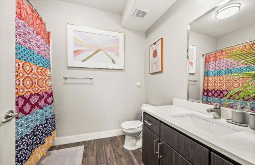 2BR Downtown SLC Hot Tub Free Parking - Foto 12