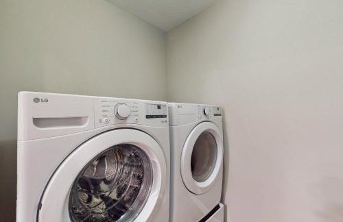 Updated house with enclosed yard, patio, central AC, & washer/dryer - Foto 21