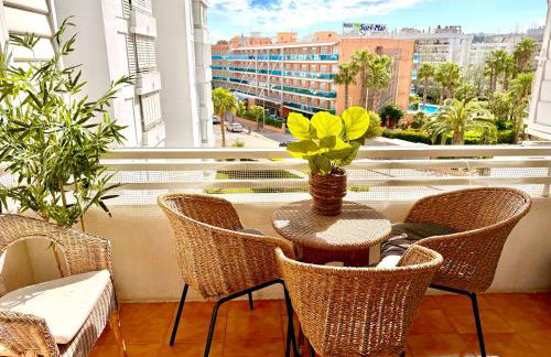 LA MER BLEUE, Boutique Apartament with free parking, full equipped in Fenals Beach - Foto 3