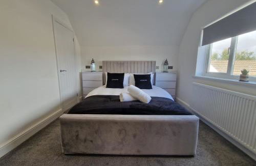 Modern Detached 3 bedroom home with off-road parking & bike store - Photo 20