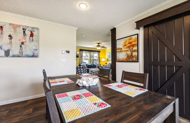 Sunsets & Serenity: Port Clinton Waterfront Stay 3 Bedroom Home - Photo 27