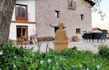 Agroturismo Erlete Goikoa -ESTAMOS EN EL CAMINO DE SANTIAGO -WE ARE ON THE CAMINO DE SANTIAGO- SENDERISMO-RUTAS Y BICICLETA - Photo 1