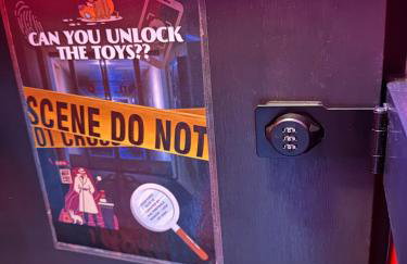 The Secret Agent Apartment - Brought to you by Coastline Retreats - Brand New - 2 mins walk to Beach - Childrens play den - Pool Table - Time Crisis Arcade Machine - Foto 10