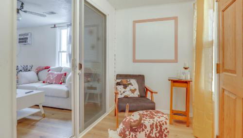 Walk to Memorial Stadium Family Home with Patio - Foto 4