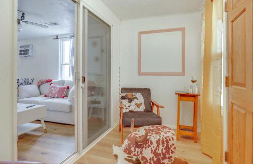 Walk to Memorial Stadium Family Home with Patio - Foto 4