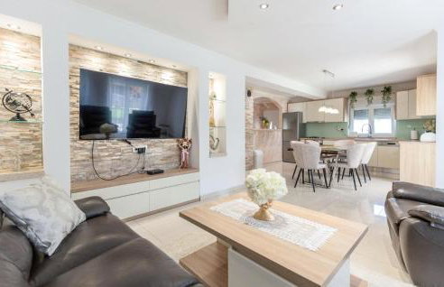 Awesome Home In Kamenmost With Jacuzzi - Foto 3