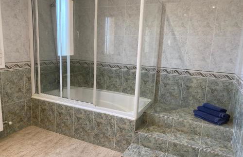 Villa Med A 2 kilometros andando de la playa, del puerto de Aguadoç y a 4 del centro de Sitges Muy Soleada todo el dia Capacidad superior a 16 personas NO REQUIERE COCHE - Foto 30