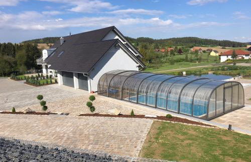 Landhaus Ferienwohnungen mit Pool und Wellness - Foto 1