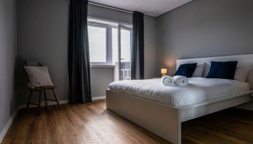 3BR Flat by Casa da Música, Central, Sleeps 6, E - Foto 2, towels, wardrobe
