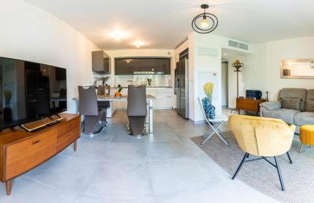 Appartement climatisé les pieds dans l'eau pour 6 personnes avec 1 suite parentale, 1 chambre double et 1 mini chambre Piscine sur le toit clim garage - Foto 45