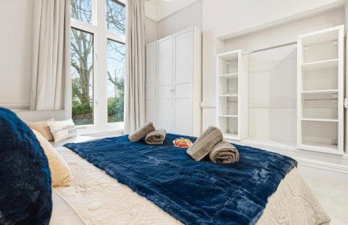 Luxe Victorian Spacious Home Sefton Park with Parking - Foto 40