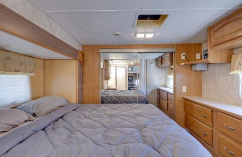 2 Mi to Lake Guntersville Peaceful Camper Home - Foto 13