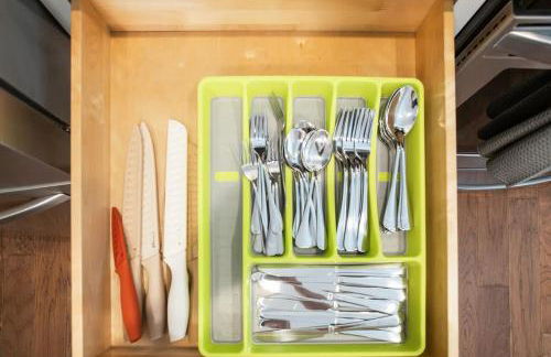 Fun & Renovated Artsy Downtown Apt Dog Friendly with Fully Fenced Backyard and Private Parking - Foto 40