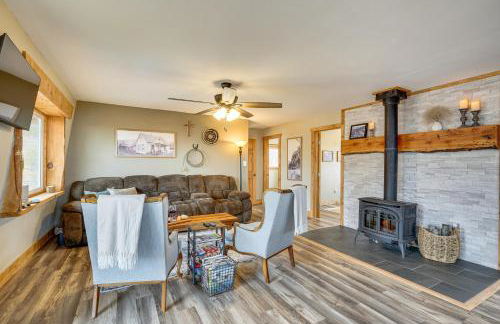 Idyllic Rye Cabin Deck with Mountain Views! - Foto 1