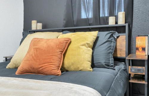 Walk to Stadium, 2 Parking spots, Dog Park, BBQ - Foto 34