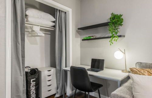 Apartment Kansas City 15mins to KCI with a KING bed and work desk - Foto 4