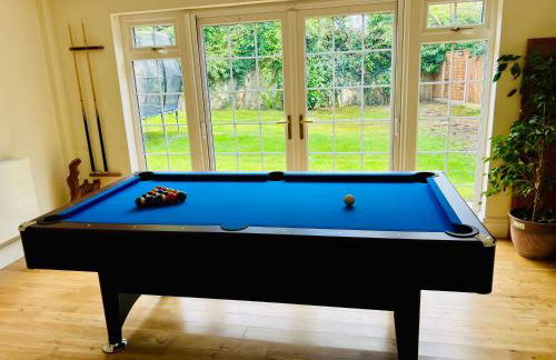 Stratford-upon-Avon 4BR Family Mansion on 1 acre with Pool, Gym & BBQ! - Foto 49