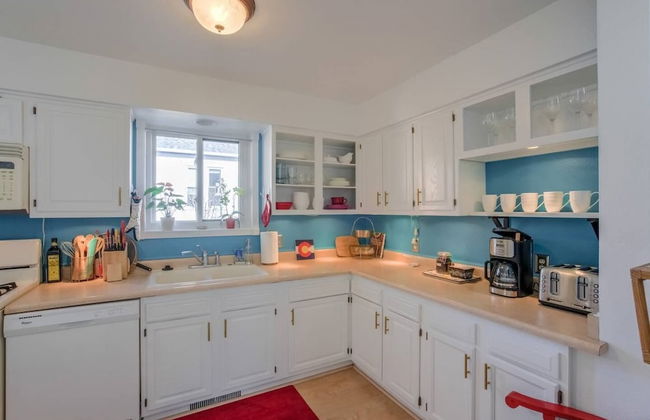 Downtown 1900 Classic 3 Bedroom Value - Photo 16