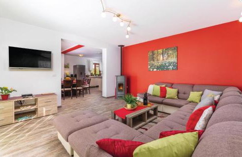 4 Bedroom Beautiful Home In Kunj - Photo 2