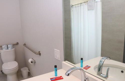 A Stylish Stay w/ a Queen Bed, Heated Floors.. #21 - Foto 13