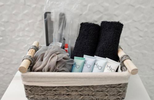 Luxury Modern Waterfront House in BEST Location! King Bed Suite & Close to Beach - Photo 26