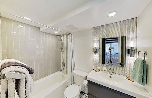 Modern Gambrel Cabin Near Ski Resorts - Photo 8