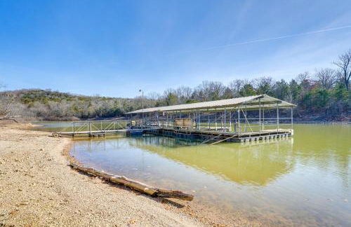 Cozy Table Rock Lake Boathouse with Pool Access - Foto 28