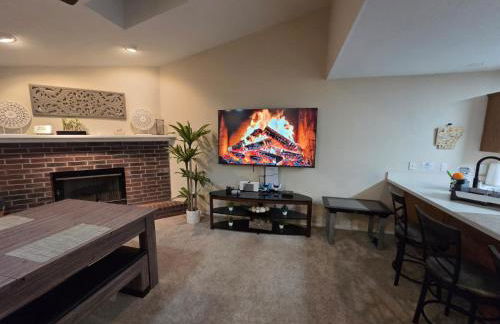 Family Fun! Sleeps 8, King Bed, 2 Queens, and Sofa Bed, Games - in Rogers - Foto 48