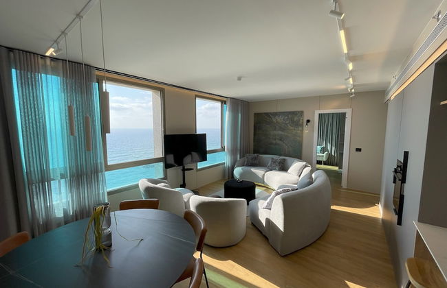 Panoramic Sea View Luxury Suite - Photo 12