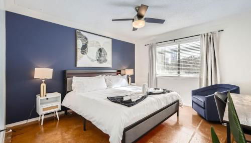 Your Comfy King Suite Getaway - Sleeps 4 - Pool, Prkg - Photo 2