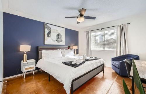 Your Comfy King Suite Getaway - Sleeps 4 - Pool, Prkg - Foto 2