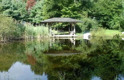 Secluded Cottage Rental with a Heated Pool in Red Hook for Family Getaways in New York State - Photo 19
