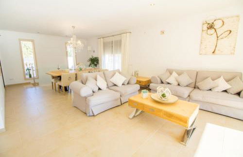 Soleado chalet con Piscina, WIFI y A/C - Photo 7