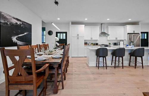 6BR Sand Valley Lodge with Hot Tub Bar & Putting Green - Foto 32