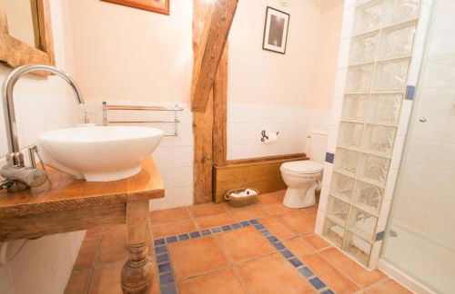 Savoyard Farmhouse - Sleeps 14 Garden & Parking - Foto 13