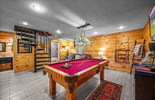 Charming A-Frame Cabin w Hot Tub & Mountain Views - Foto 35