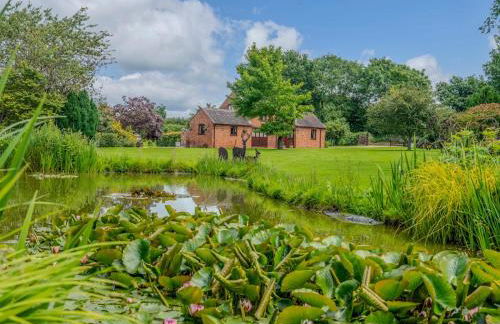 The Owl House - Hot Tub Adventures in Moreton - Pass the Keys - Foto 52