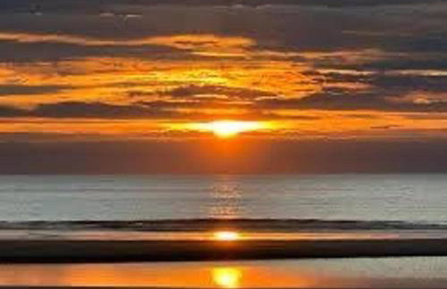 Seaside 2-Bed Caravan Retreat - Sleeps 6 & Parking - Foto 5