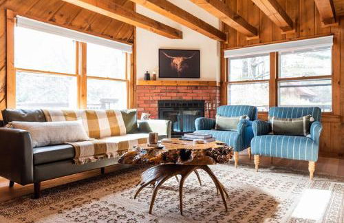 New! Designer 3BR Cabin Walk to Pond Mtn Views - Foto 1