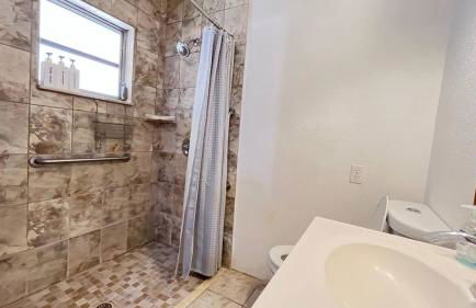 5 bedroom pool house air hockey walk to beach - Foto 11