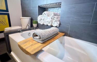 Modern Family 4BR Lake Retreat - Fire Pit - Dock - Foto 16