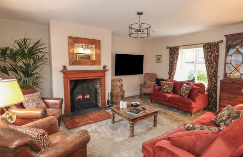 Manor Farm House - Photo 3