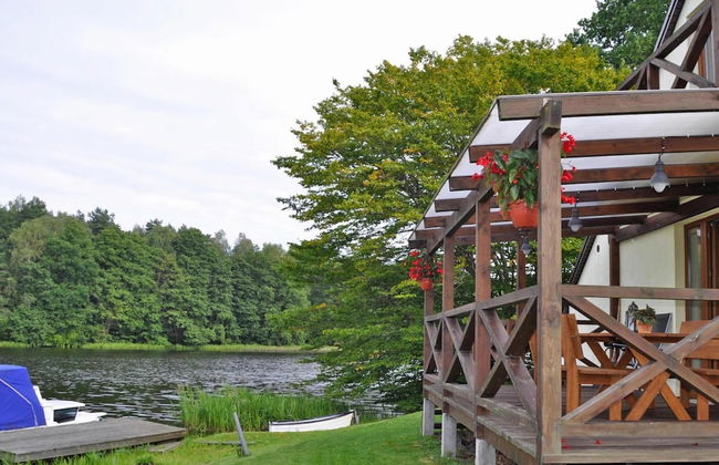 Holiday House by the Lake With a Fireplace - Photo 35